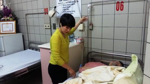 Trưởng công an phường kể lại khoảnh khắc bị kẻ khống chế con tin đâm vào cổ - ảnh 3