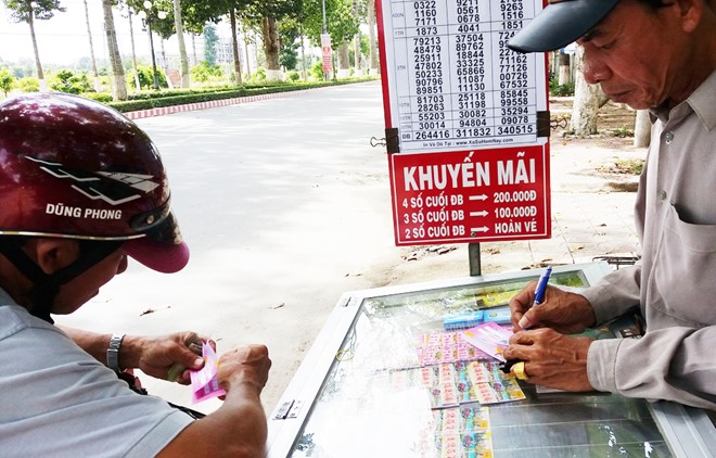 Vé số tự chọn kiểu 'đánh đề' ở miền Tây
