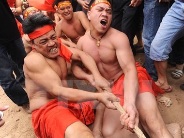 10. Nghi lễ và trò chơi kéo co