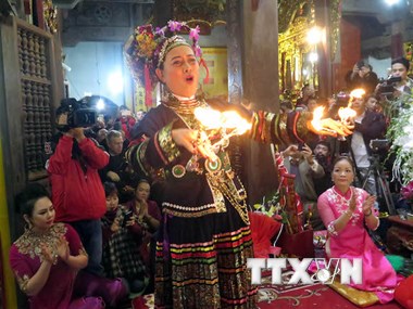 11. Thực hành Tín ngưỡng thờ Mẫu Tam phủ của người Việt