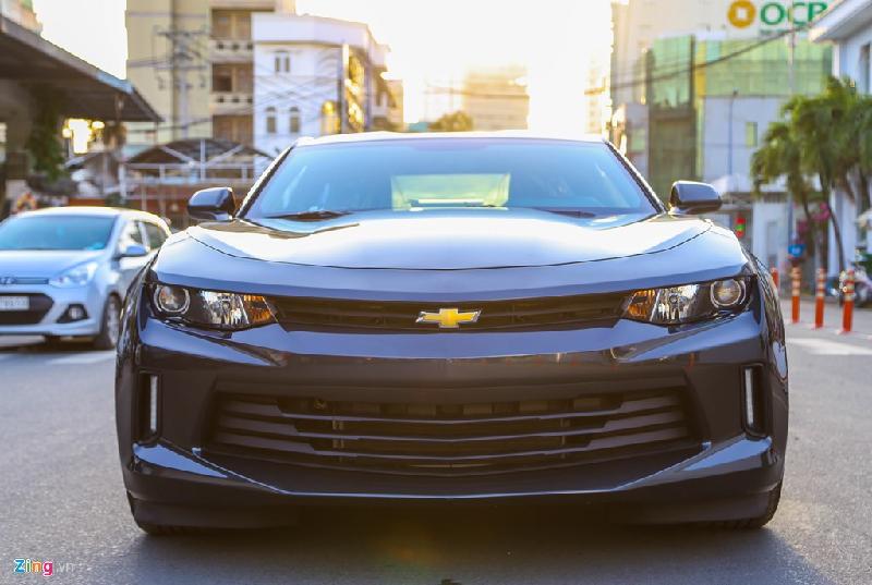 Tháng 10 năm nay, một chiếc Camaro SS đời 2016 được đưa về Việt Nam phục vụ triển lãm Vietnam Motor Show nhưng là hàng tạm nhập tái xuất. Hiện tại, Camaro vẫn chưa được phân phối chính hãng tại Việt Nam. Chiếc xe này được nhập khẩu bởi showroom Việt Mỹ, chuyên nhập khẩu xe cơ bắp phong cách Mỹ tại TP.HCM.