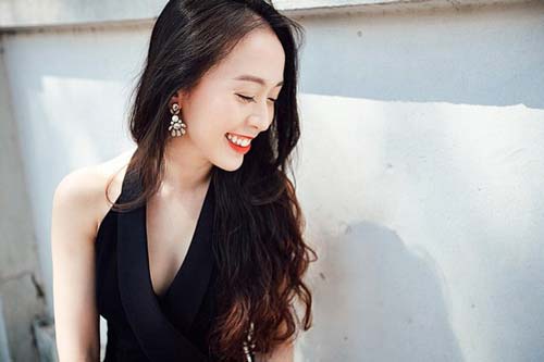 2. Vũ Nguyên Kiều Phương Vũ Nguyên Kiều Phương được biết đến là một mỹ nhân của của ngành hàng không Việt Nam. Với vóc dáng cao ráo, gương mặt khả ái không khó gì để Kiều Phương thu hút sự chú ý của người đối diện.