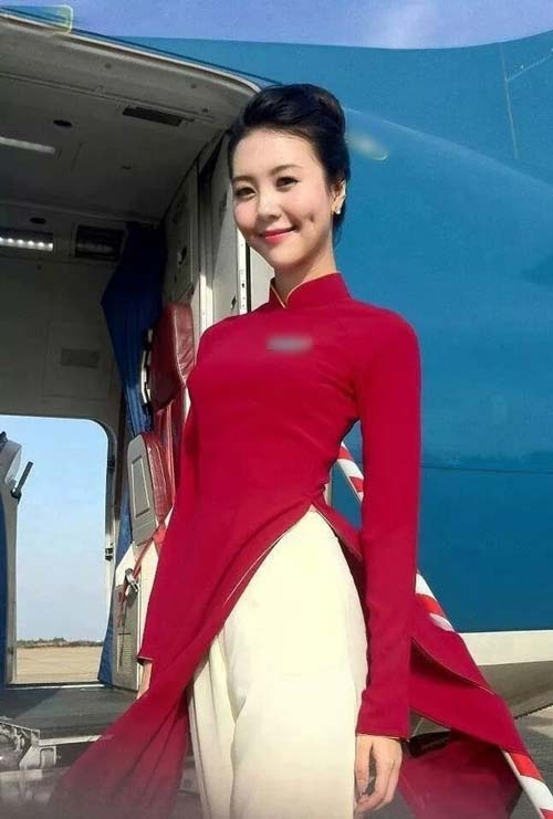 Ngọc Châm là một cô gái mang đậm nét đẹp của người con gái Việt truyền thống. Với mái tóc dài duyên dáng, nụ cười dịu dàng cùng gu thời trang cực chuẩn, Vũ Ngọc Châm được cộng đồng mạng yêu mến và có hơn 123 nghìn lượt theo dõi trên mạng xã hội.