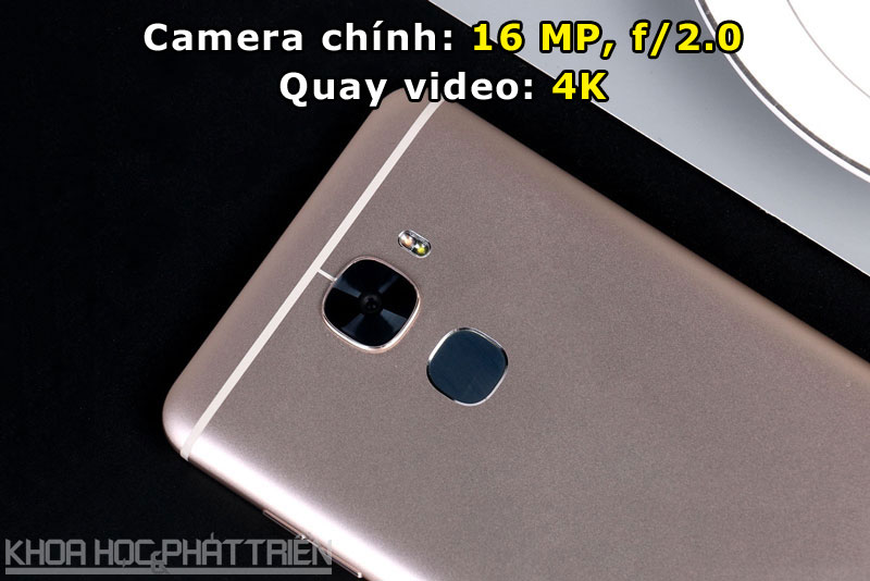 Camera chính được trang bị đèn flash LED kép, hỗ trợ lấy nét theo pha với tốc độ 0,1 giây.