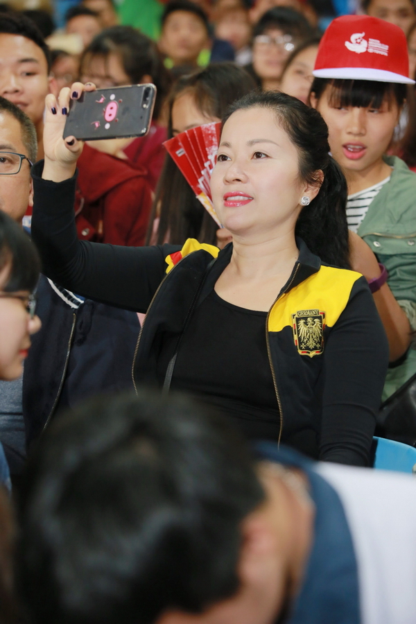 Á hậu Huyền My tiết lộ rằng cả gia đình cô đều là người hâm mộ bộ môn bóng đá. Từ nhỏ, Huyền My đã được bố mẹ dẫn đi xem bóng đá. Hiện nay, bố mẹ và Huyền My thường cùng tụ tập trước TV để xem những trận đấu quốc tế và trong nước.