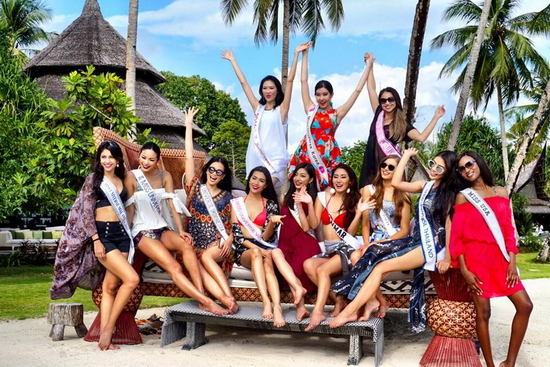Các người đẹp cũng thoải mái vui đùa và ghi lại nhiều hình ảnh kỷ niệm trong ngày hoạt động đáng nhớ này.