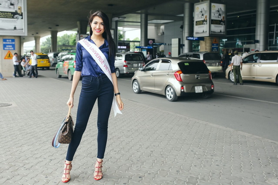 Sau nhiều ngày tham gia quảng bá cho cuộc thi Miss Universe 2016 tại Philippines, Á hậu Lệ Hằng trở về Việt Nam chuẩn bị cho các hoạt động mới.