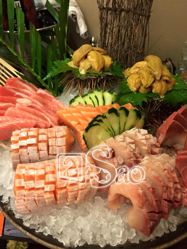 Đây là một trong những hình ảnh hiếm hoi về bữa tiệc thân mật với quan khách quý mà ông Hoàng Kiều chủ trì.