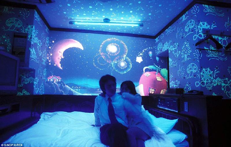 Bên trong khách sạn tình yêu tại Nhật Bên trong khách sạn tình yêu tại Nhật