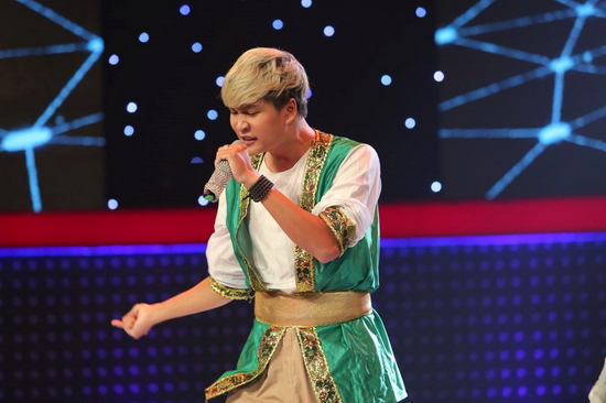 Giọng ca bí ẩn số 7: Rapper   Anh chàng trong tạo hình Aladin tuy được giới thiệu là một rapper nhưng Trấn Thành và Ngô Kiến Huy xét theo nhân tướng học lại thấy tay của thí sinh này không giống một rapper mà giống tay…phủi mắm tôm khiến khán giả cười nghiêng ngả. Trái ngược với Trấn Thành, Trường Giang lại cho rằng anh chàng có khả năng hát từ người thường trở lên.   Sau quá trình thảo luận sôi nổi, đội Trấn Thành – Thu Trang và Ngô Kiến Huy lựa chọn giọng ca bí ẩn số 6, còn đội Trường Giang - Ốc Thanh Vân và Suni Hạ Linh chọn giọng ca bí ẩn số 5. Kết quả, cả hai thí sinh đều hát dở như nhau. Trước giọng ca thảm họa, Ngô Kiến Huy và Trấn Thành đã nằm dài xuống sàn vì…không còn gì để nói nổi nên lời.
