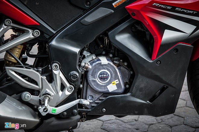 Pulsar RS200 trang bị động cơ 199,5 cc, công suất 24,5 mã lực tại 9.750 vòng/phút và mô-men xoắn cực đại 18,6 Nm tại 8.000 vòng/phút, 3 bugi đánh lửa, đi cùng hộp số 6 cấp. Pulsar RS200 có giá bán hơn 80 triệu đồng tại Hà Nội (tham khảo tại Thưởng Motor).