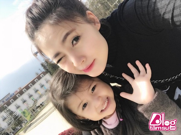 Cô con gái xinh xắn, đáng yêu và giống hệt mẹ của nữ ca sĩ