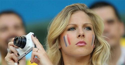 Camille Tytgat, vợ của trung vệ Raphael Varane (Real).