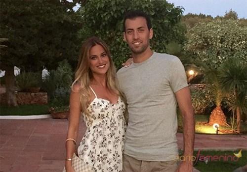 Tiền vệ Sergio Busquets (Barca) và bạn gái Elena Galera.