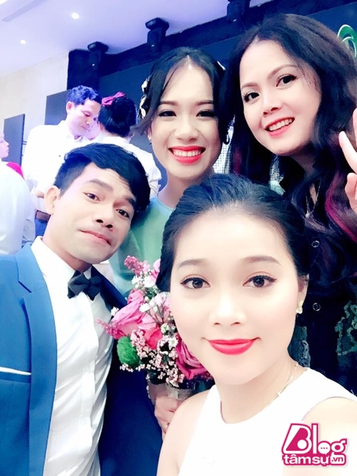 Ya Suy khoe ảnh ăn mặc lịch lãm, điển trai đi ăn cưới.