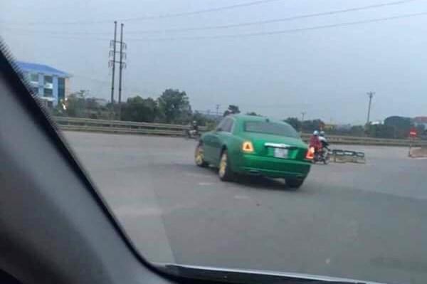Đại gia Ninh Bình độ Rolls-Royce Ghost thành… 'taxi'