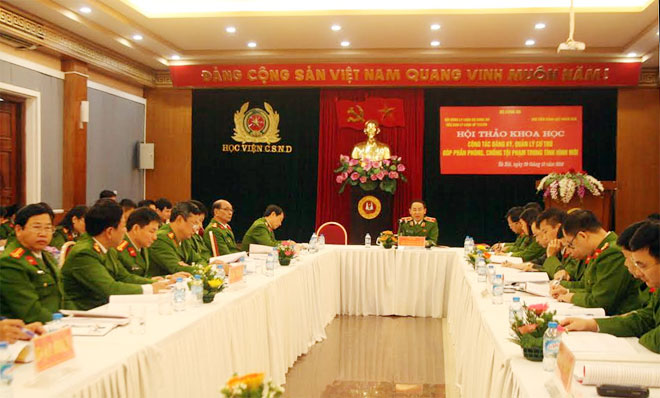 Các đại biểu tham dự Hội thảo “Công tác đăng ký, quản lý cư trú góp phần phòng chống tội phạm trong tình hình mới”.