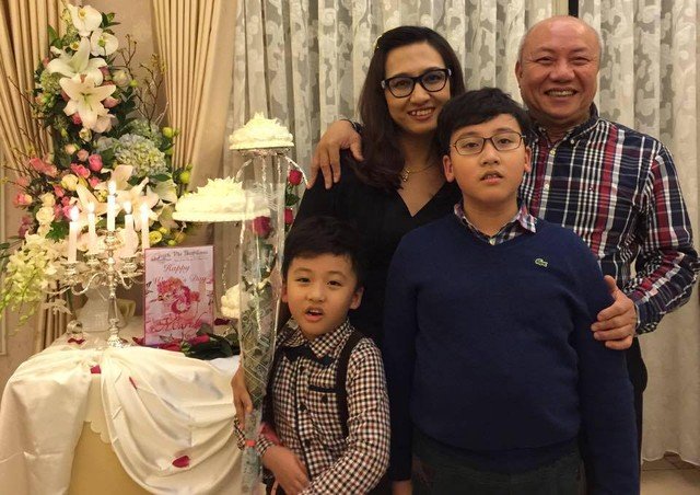 BTV Vân Anh bên gia đình hạnh phúc của cô