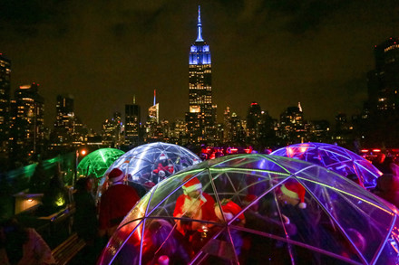 Những ông già Noel ở Manhattan, New York, vào ngày 10/12.