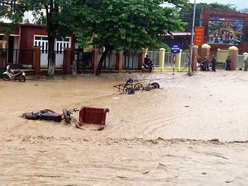 Mưa rất to diện rộng ở miền Trung