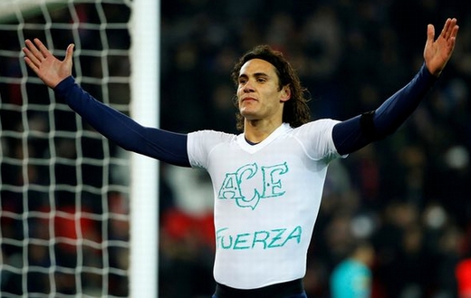 Tiếc thương đội bóng Brazil gặp nạn, Cavani bị trọng tài cảnh cáo!