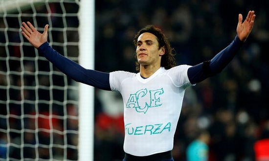 Cavani bị phạt thẻ vì đồng cảm với đội bóng gặp tai nạn máy bay!
