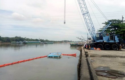 Đồng Nai: Tàu chờ hàng 500 tấn bỗng dưng bị chìm nghỉm