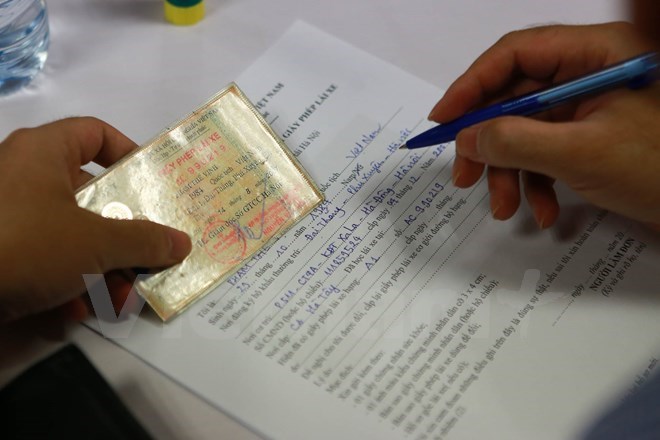 Không bắt buộc phải đổi giấy phép lái xe