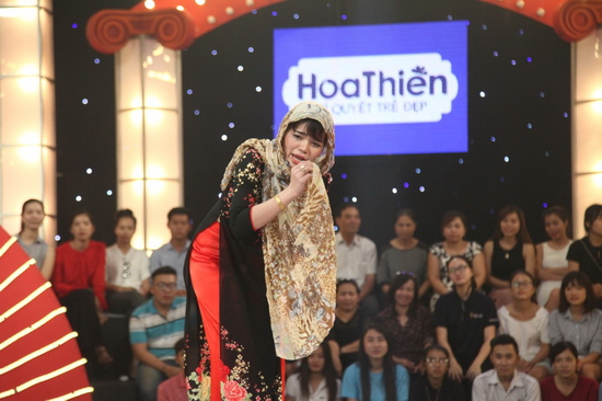Những tưởng nhận được số tiền 40 triệu chị sẽ dừng lại nhưng không, Phan Thị Hiên vẫn quyết thi tiếp để giành số tiền 100 triệu và mong muốn được danh hài Trấn Thành trao tận tay. Trước khi thi, chị xin được hát xã giao và mời Ngô Kiến Huy múa minh họa và song ca bài Giả Vờ Yêu. 