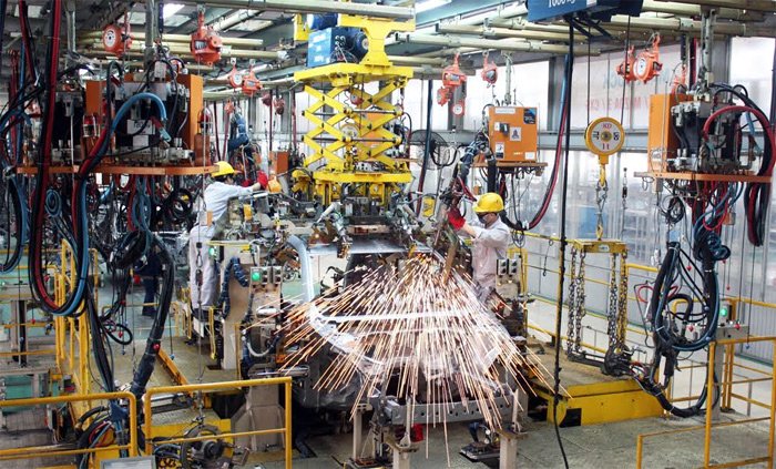 Việt Nam khởi sự làm ô tô liền bị Trung Quốc &quot;bóp nghẹt&quot;