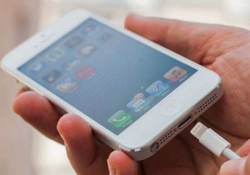 Nguy cơ cháy nổ và điện giật chết người từ sạc iPhone &quot;rởm&quot;