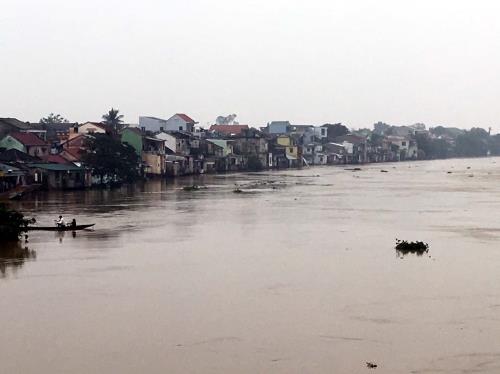 Mưa lũ ở miền Trung: 10 người thiệt mạng, hàng nghìn ngôi nhà bị ngập