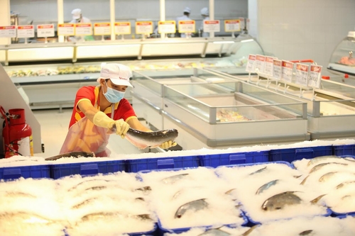 Việc kiểm soát chặt chẽ chất lượng hàng hóa, đặc biệt là thực phẩm tươi sống, nông sản… giúp VinMart trở thành địa chỉ tin cậy, mua sắm an toàn cho mọi gia đình.