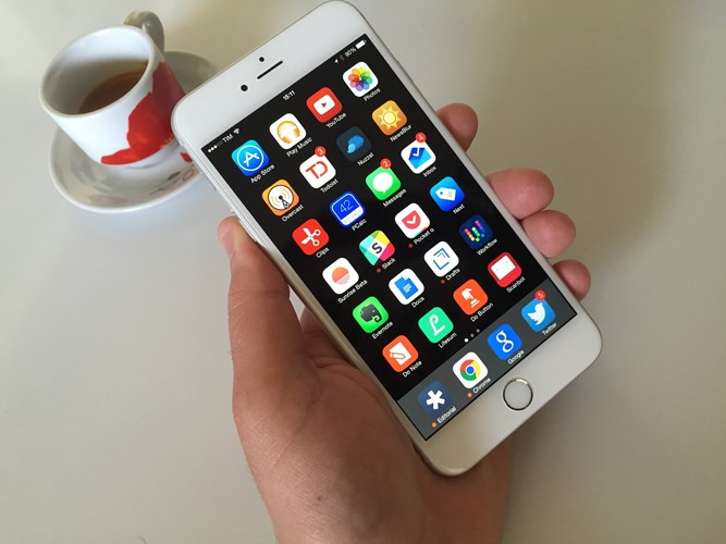Một năm sau đó, Apple tiếp tục trình làng bộ đôi iPhone 6S và iPhone 6S Plus với hàng loạt tính năng mới. Ảnh: Mac.