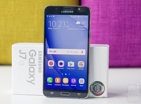 Samsung Galaxy J7 - 2016 (5,39 triệu đồng). Mức pin của J7 2016 là 3300 mAh, giúp người dùng kéo dài hơn thời gian sử dụng máy. Tính năng siêu tiết kiệm pin cũng được tích hợp khi dung lượng máy của bạn chỉ còn dưới 30%.