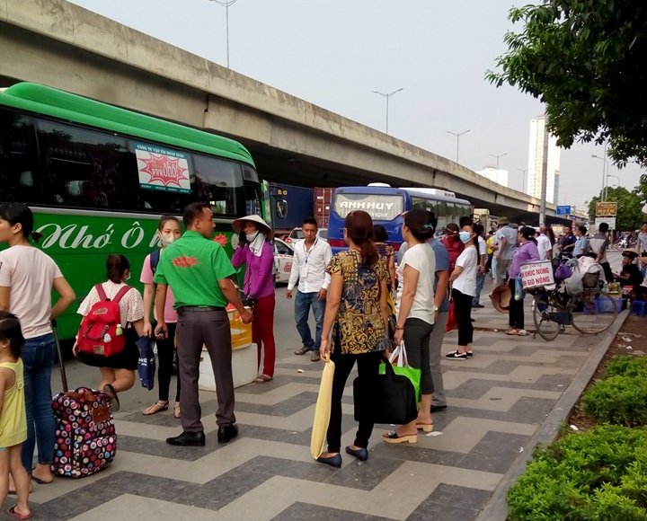 Bến xe cóc trước cửa chung cư Thăng Long Number one
