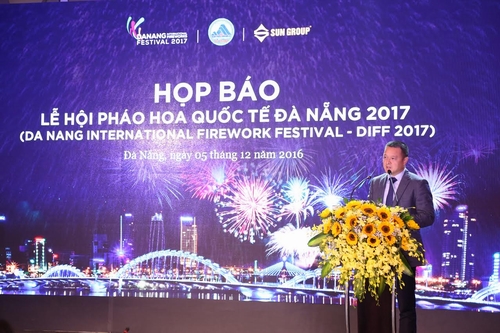 Đại diện cho Tập đoàn Sun Group, ông Đặng Minh Trường, Phó Chủ tịch, Tổng Giám đốc khẳng định: “Sun Group sẽ cố gắng huy động các nguồn lực để tổ chức thành công DIFF 2017 trở thành một trong những lễ hội pháo hoa có quy mô lớn nhất Châu Á. Nhận được chỉ đạo của Thành phố Đà Nẵng, tới nay Sun Group đã triển khai các hoạt động đảm bảo cho Lễ hội pháo hoa được diễn ra tốt nhất. Mục tiêu của Lễ hội pháo hoa là thu hút hàng triệu lượt khách đến với Đà Nẵng trong hai tháng hè 2017 và xây dựng thương hiệu Đà Nẵng trở thành thành phố của Lễ hội pháo hoa với chiến lược 10 năm”.