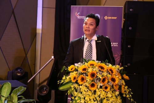Tổng đạo diễn chương trình, ông Lê Quý Dương chia sẻ: “Không chỉ là lễ hội pháo hoa, đây là màn trình diễn của sắc màu rực rỡ và âm nhạc sôi động. Trong suốt hai tháng hè 2017, khán giả sẽ được sống trong không khí lễ hội với 05 đêm pháo hoa, chương trình Lễ hội đường phố với 10 xe hoa như những sân khấu nhỏ di động tỏa đi khắp nơi, Lễ hội văn hóa Chăm diễn ra suốt 02 tháng… cùng nhiều Lễ hội hấp dẫn khác đưa Đà Nẵng trở thành điểm đến Lễ hội quốc tế”.