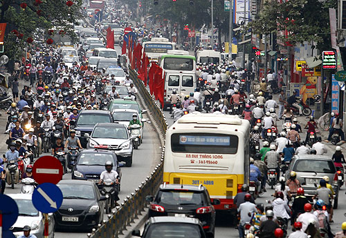 Hà Nội áp dụng mức thu phí đăng ký ô tô mới là 20 triệu đồng