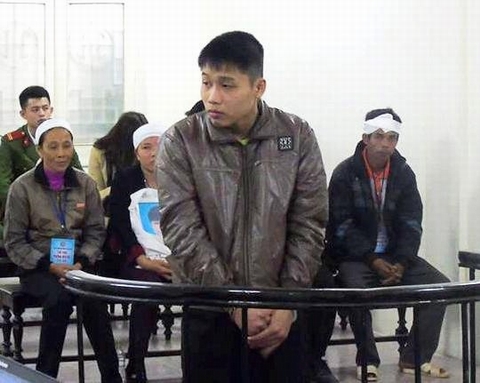 Bị đâm tử vong vì nhổ nước bọt vào ghế bạn