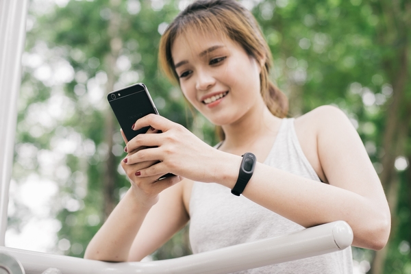 Oppo F1s &quot;cháy hàng&quot; ngày đầu mở bán