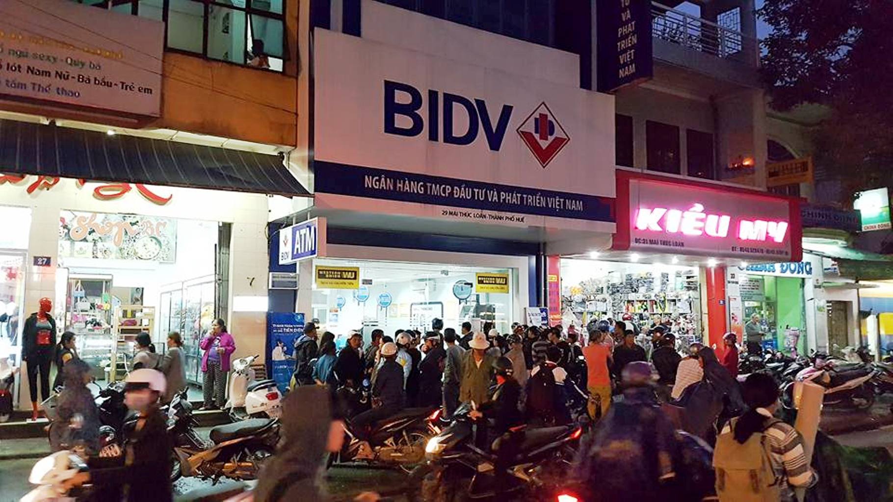 Thủ phạm cướp ngân hàng ở Huế bỏ lại xe trên đường lẩn trốn