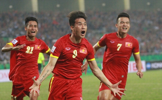 Công Vinh từ cậu bé đói ăn tới &quot;ngôi sao&quot; bóng đá Việt!