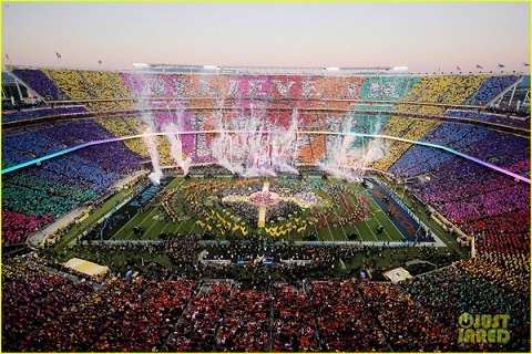 8. Super Bowl - Siêu cúp Bóng bầu dục Mỹ. 60 triệu người dùng đã tạo nên gần 200 triệu bài đăng, bình luận, và lượt thích liên quan tới sự kiện Siêu cúp bóng bầu dục Mỹ lần thứ 50. Cam Newton và Peyton Manning là trọng tâm của sự kiện này với hơn 10 triệu người nhắc tới Peyton Manning và 5 triệu người đối với Newton. 