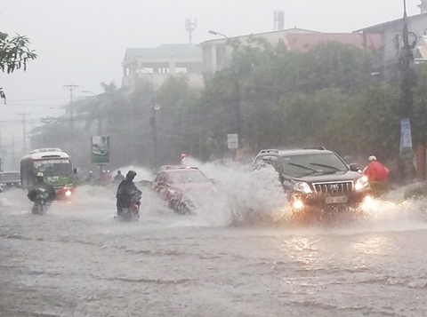 Mưa diện rộng ở Bắc Bộ, nguy cơ cao lũ sông Hồng gây ngập