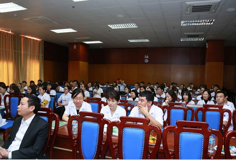 Giới thiệu phương pháp Dr Michaels với các bác sĩ Bệnh viện Da liễu Trung ương
