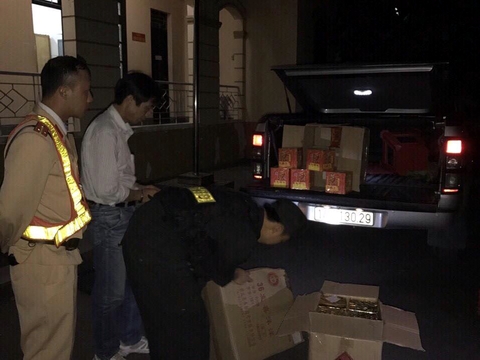 Vận chuyển 50 dàn pháo hoa lậu từ biên giới vào nội địa
