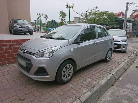 Hà Nội: Hàng chục gương ô tô bị 'vặt trụi' trong đêm