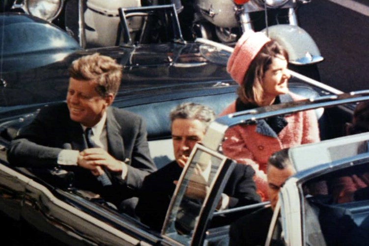Nhà tiên tri Nostradamus đã tiên tri chính xác về vụ ám sát Tổng thống Mỹ John F Kennedy cũng như cái chết của người em trai -Thượng nghị sĩ Robert F. Kennedy.