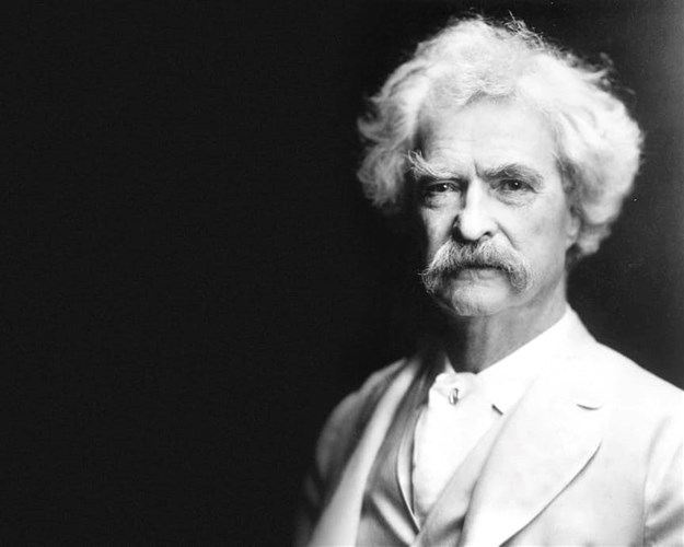 Nhà văn nổi tiếng người Mỹ Mark Twain đã tiên tri chính xác về cuộc đời mình. Mark Twain chào đời đúng năm sao chổi Halley xuất hiện. Nhà văn này dự đoán bản thân sẽ chết khi người ta nhìn thấy sao chổi Halley lần tiếp theo. Sự thật là nhà văn Mark Twain đã qua đời năm 1920, khi sao chổi Halley xuất hiện.